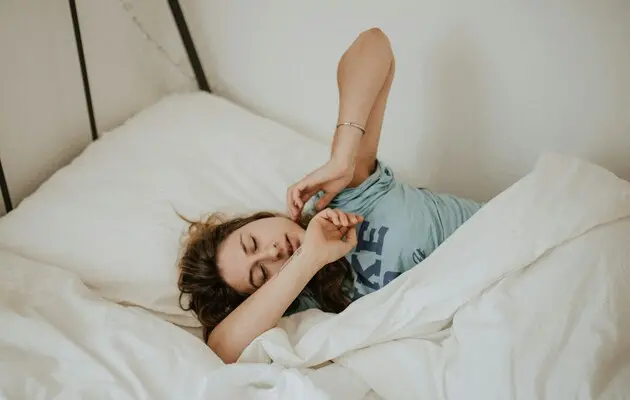Будильник може погіршити пам'ять: чергове дослідження довело важливість повноцінного сну