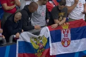 На матчі збірної Сербії на Євро-2024 було вивішено російські прапори