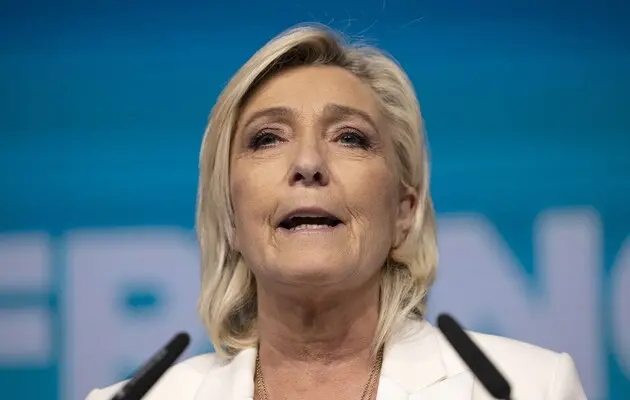 Ле Пен заявила, что не будет добиваться отставки Макрона, даже если ее партия победит на выборах