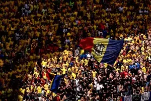 Румунські фанати на матчі Євро-2024 проти України вивісили прапор 