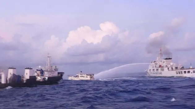 Корабли Китая и Филиппин столкнулись в спорных водах Южно-Китайского моря