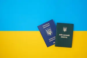 Угорщина видаватиме українцям документи на проживання із недійсними паспортами 