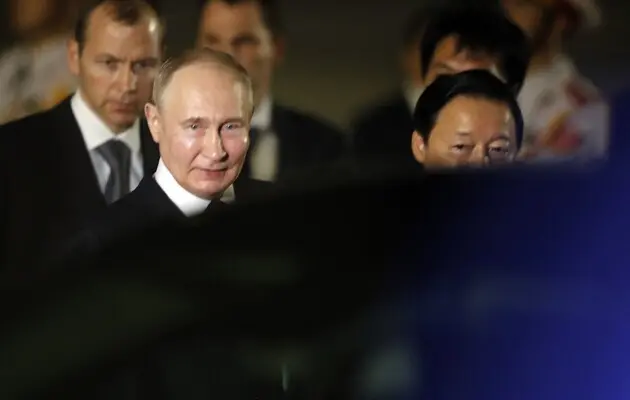 Visite de Poutine au Vietnam – il veut maintenir des liens militaires de longue date avec le pays