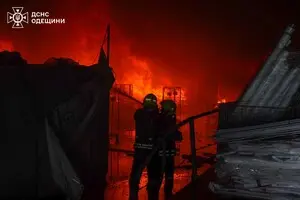 Ракетний удар по Одесі: рятувальники загасили масштабну пожежу