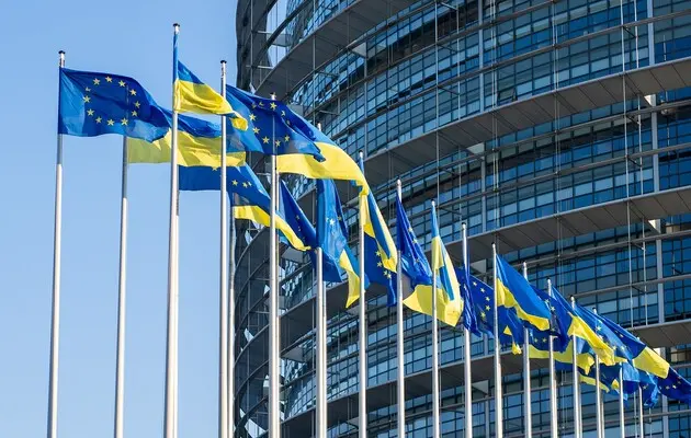 ЄС погодив надання Україні військової допомоги, подолавши вето Угорщини — Bloomberg 