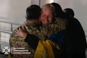 Обмін полоненими 25 червня: у ДПСУ показали фото перших годин після повернення українців додому