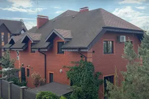 Семья полковника СБУ Зеленского имеет дома в Конча-Заспе и авто на сотни тысяч долларов