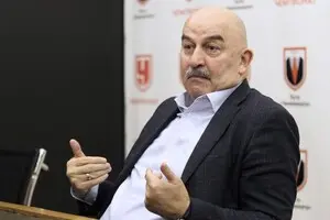 Российский футбольный тренер сборной Казахстана остался недоволен вопросом на казахском языке