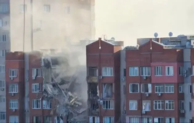 Россияне ударили по Днепру: разрушены несколько этажей девятиэтажки – есть погибший, пострадал младенец