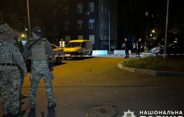 В одном из районов Киева мужчина взорвал гранату и повредил более 10 автомобилей