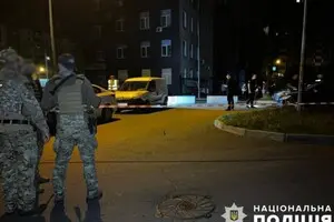 В одном из районов Киева мужчина взорвал гранату и повредил более 10 автомобилей