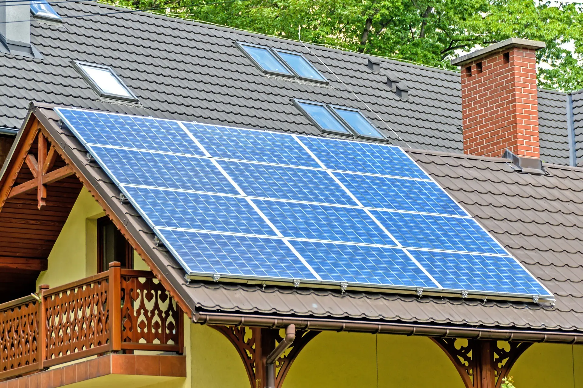 Квартирні сонячні електростанції: скільки коштують та які згоди потрібні 