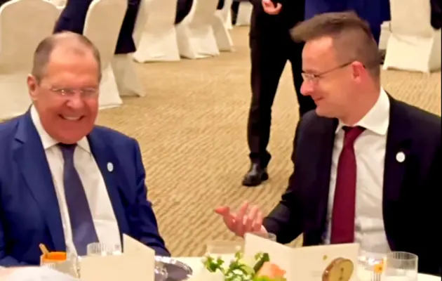 Паралельні розмови: поки Орбан говорив із Зеленським, Сіярто спілкувався з Лавровим