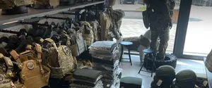 Ввезенные под видом гуманитарки бронежилеты и шлемы продавали в сети магазинов - БЕБ