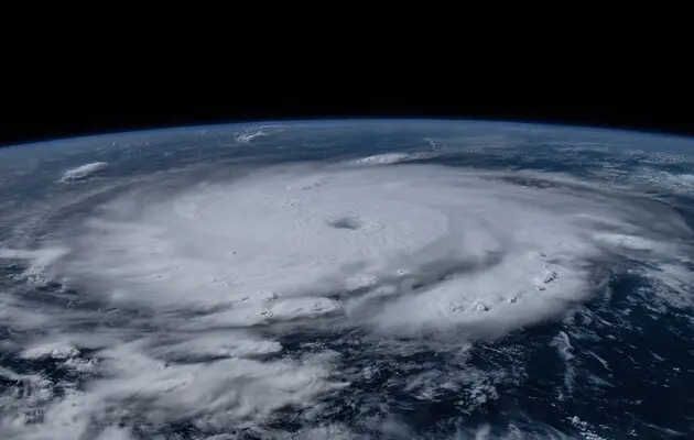 Ураган-рекордсмен Беріл показали із космосу