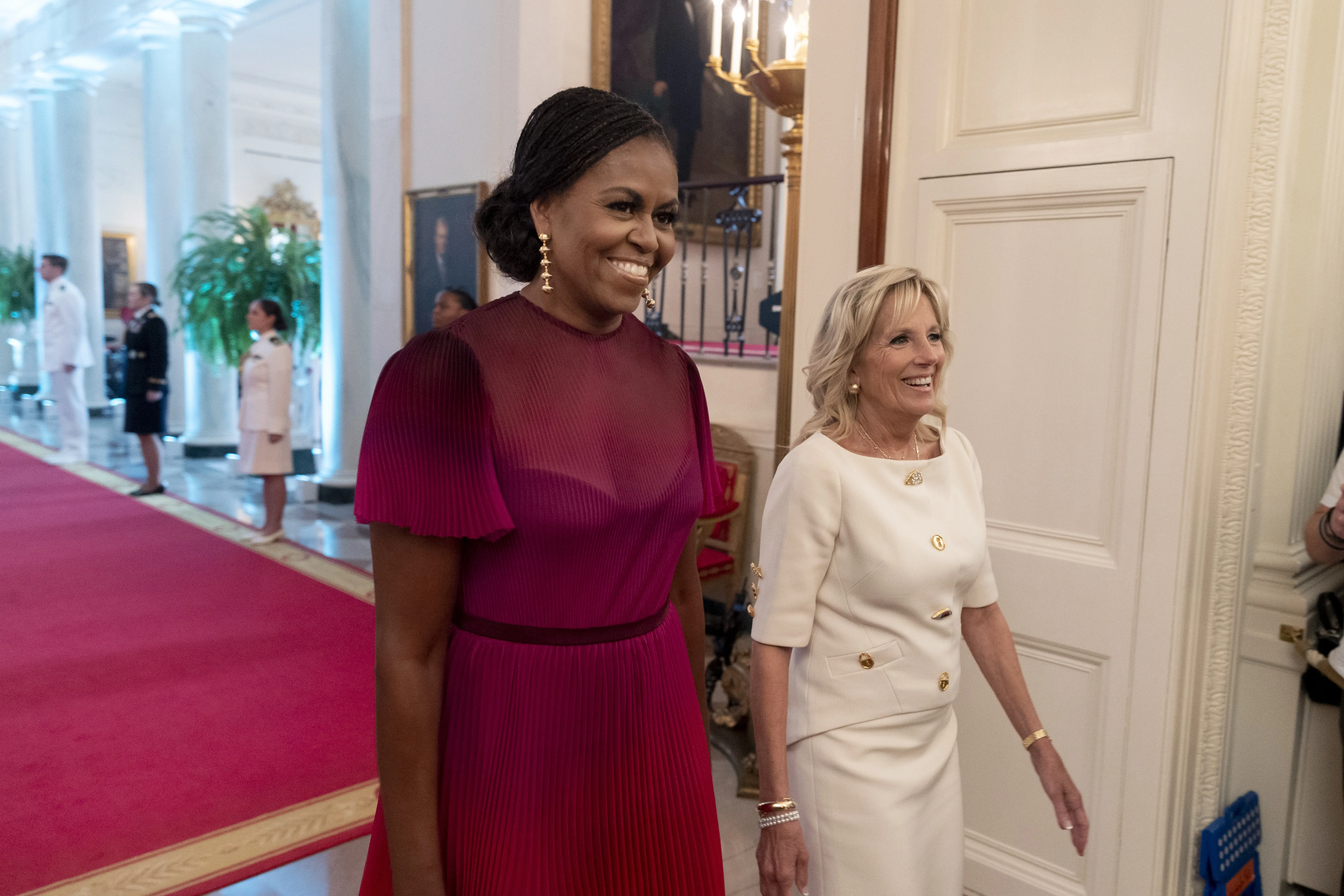 Мишель Обама является единственной демократкой, которая способна победить Трампа – опрос