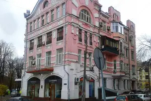 Офісний центр у сквері імені Да Вінчі — Дмитра Коцюбайла, або Як використають ім’я героя