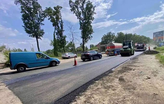 Рух важливим шляхопроводом на в’їзді в Київ обмежили