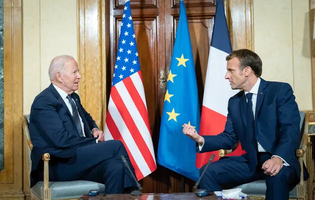 Внутрішні негаразди в США та Франції можуть затьмарити саміт НАТО — Bloomberg 