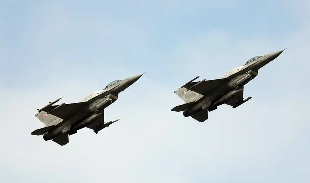 Мы не сможем сравниться с Россией пока у нас не будет 128 самолетов F-16 – Зеленский