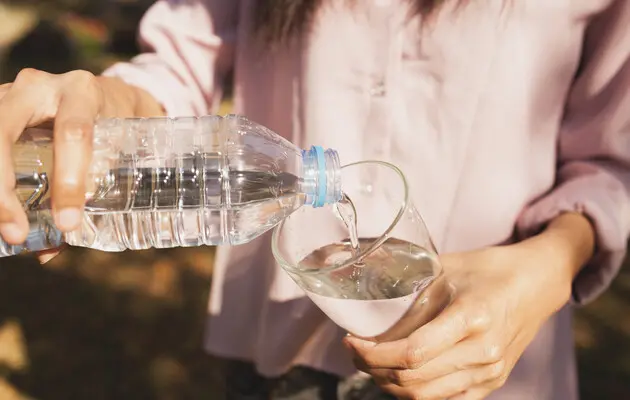 Питна вода у пляшках: як її правильно зберігати