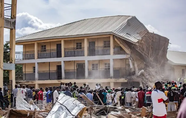 У Нігерії стався обвал школи, внаслідок якого загинули 22 учнів