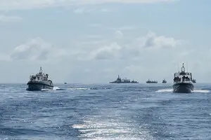 Военно-морские силы Китая и России провели совместные учения в Тихом океане