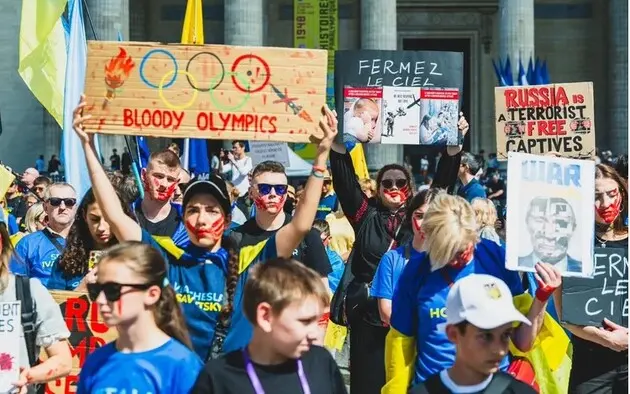 В Париже перед стартом Олимпиады-2024 состоялся марш памяти убитых украинских спортсменов