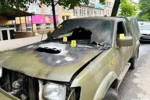 Полиция задержала 22-летнего жителя Ровно, поджигавшего авто военных по заказу РФ