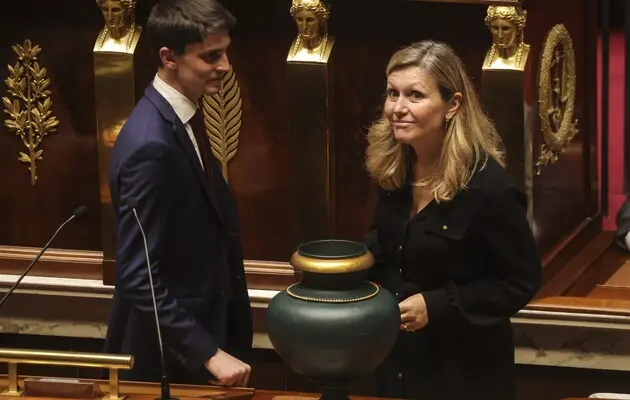 Кандидатка Макрона знову очолила французький парламент