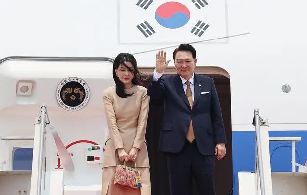 У Південній Кореї допитали дружину президента через подарунок розкішної сумки