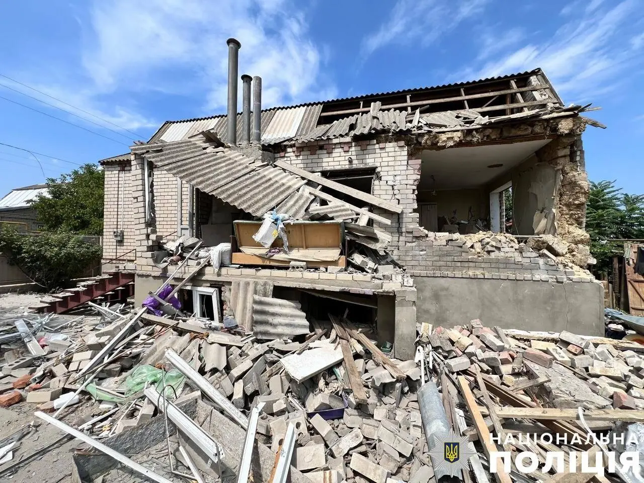 Пошкоджена критична інфраструктура та будинки, є поранені люди: наслідки обстрілів Херсонщини