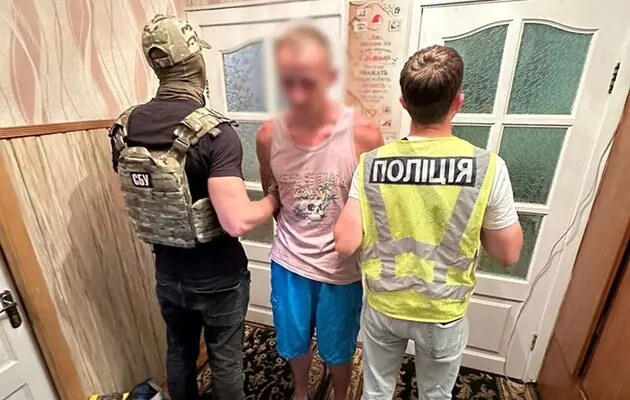 У Києві чоловік на замовлення ФСБ спалив релейну шафу «Укрзалізниці»