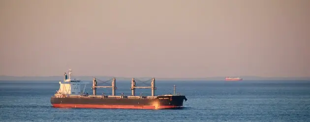 Підсанкційний танкер “Совкомфлоту” РФ вирушив із нафтою до Китаю — Bloomberg