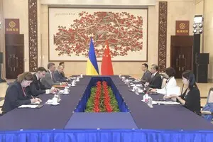 Китай старается не проиграть в войне и сузить возможности Путина. Что стоит за визитом министра иностранных дел Украины в Китай?