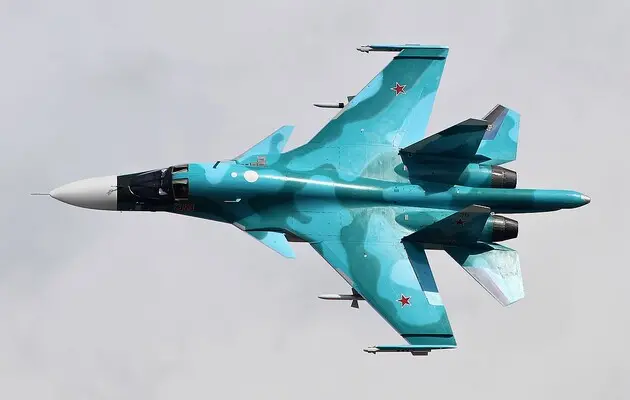 У Росії впав бомбардувальник Су-34: опубліковано відео з місяця аварії