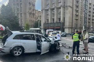 ДТП в центре столицы: водитель внедорожника влетел в забор