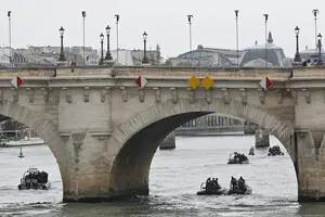 На Олімпіаді-2024 через забруднення Сени скасували тренування з тріатлону