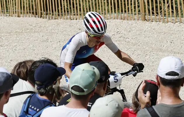 Французька велогонщиця пережила жахливе падіння на Олімпіаді-2024