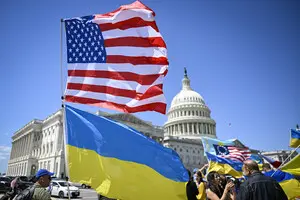 Мнения американцев по поводу помощи Украине разделились — опрос Pew Research Center