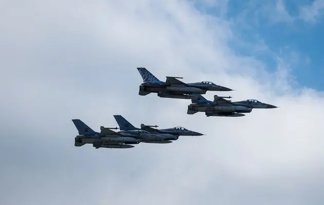 Винищувачі F-16 вже вилітали на бойові завдання в Україні – The Telegraph