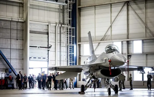 Президент Украины Владимир Зеленский посещает авиабазу в Нидерландах, где размещаются истребители F-16 | 20 августа 2023 года