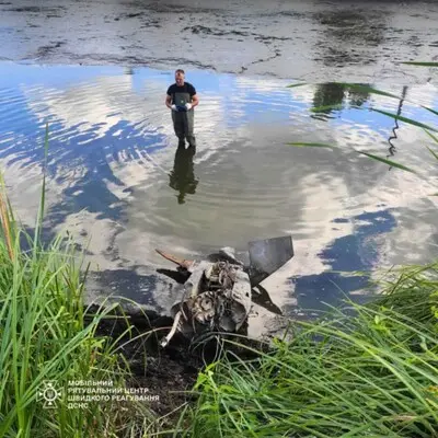 В одном из киевских прудов спасатели обнаружили остатки российской ракеты Х-101
