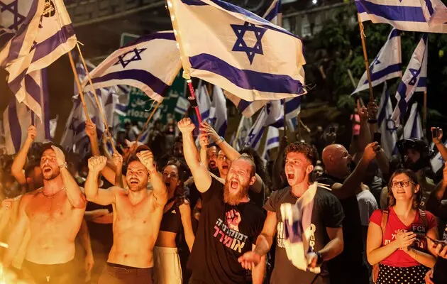Попри загрозу нападу Ірану, ізраїльтяни вийшли на антиурядові протести: що закидають прем'єр-міністру