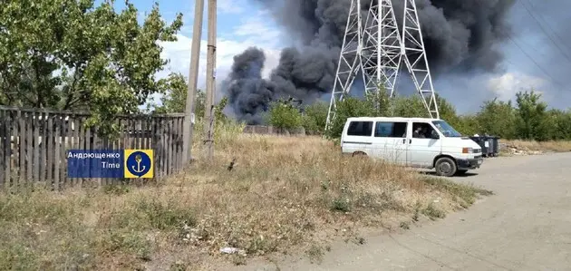 В Мариуполе вспыхнул пожар в районе новой военной базы окупантов