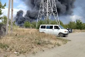 В Мариуполе вспыхнул пожар в районе новой военной базы окупантов