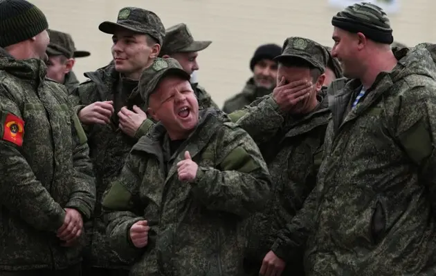 Росіяни розсилають українцям на окупованих територіях SMS із закликом вступати до лав окупаційної армії — ЦНС