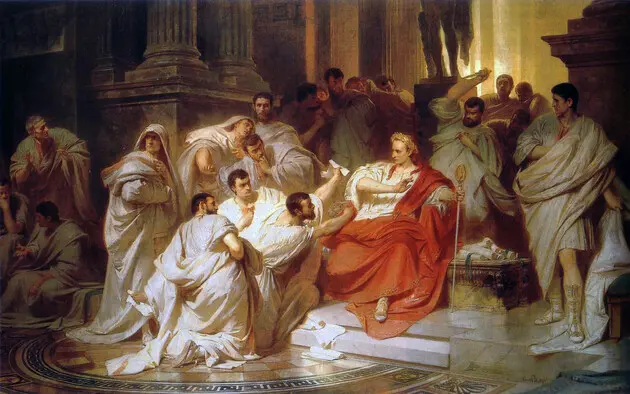 Ученые воссоздали духи, которыми пользовался Юлий Цезарь