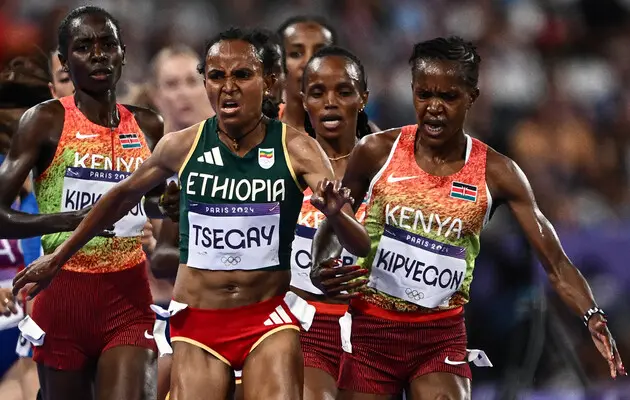 Кенийскую бегунью лишили медали Олимпиады-2024 за провокацию