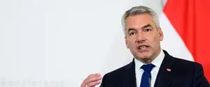 Спецслужбы должны иметь больше полномочий для мониторинга мессенджеров — канцлер Австрии